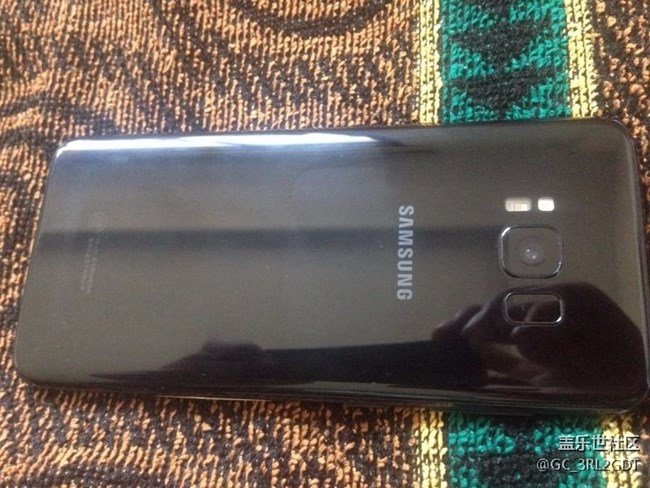 后殼顏色不一樣