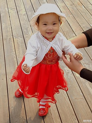 《兒童節(jié)快樂》我是愛拍照的小美女