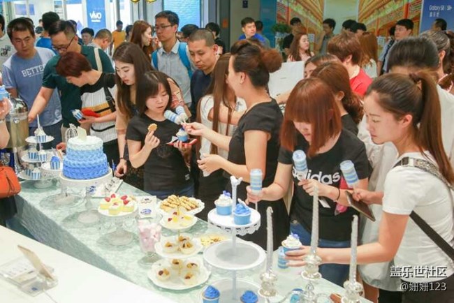 西單大悅城門店第888名購機的用戶 ，三星悄悄準備了驚喜……