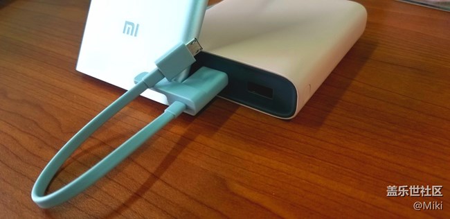 【開(kāi)箱】三星水壺移動(dòng)電源情侶套裝