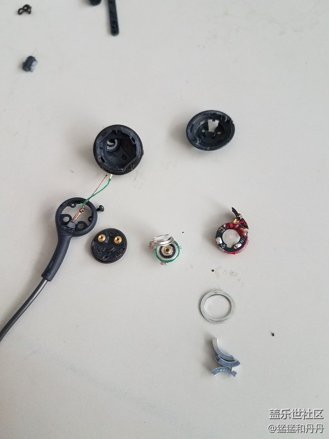 自己好奇s8的無原裝耳機但是對比了朋友的真正國行差別很大