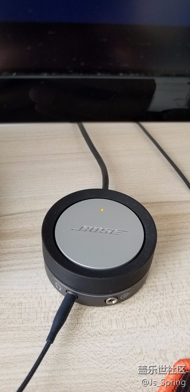 隨機(jī)AKG耳機(jī)