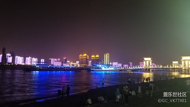夜景拍的太多噪點了