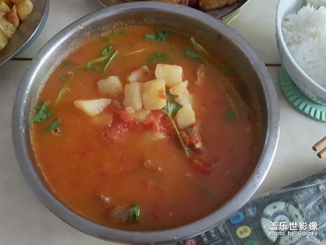 我和家人一起做飯