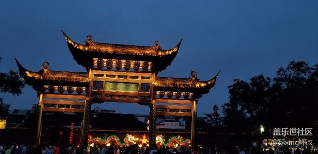 去了趟南京，順手試了試夜拍。