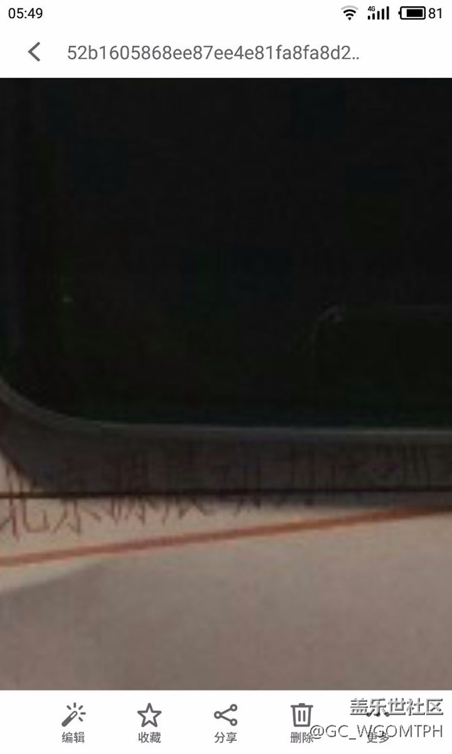 買的s7edge半個(gè)月屏幕出現(xiàn)四條黑杠，亮度調(diào)到最亮消失