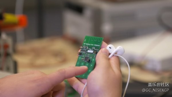 再不用擔心沒電 全球首款無電池手機誕生了 再不用擔心沒電 全球首款無電池手機誕生了