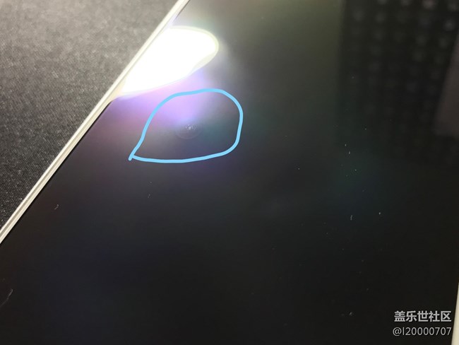 前幾天在天貓?zhí)K寧入了臺(tái)note5 現(xiàn)在發(fā)現(xiàn)內(nèi)屏上有個(gè)突起。。