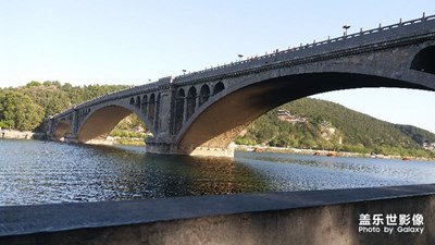 洛陽(yáng)龍門石窟橋