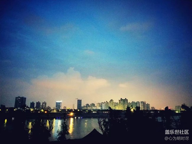 唯有心之藍(lán)，沒有夜的黑！