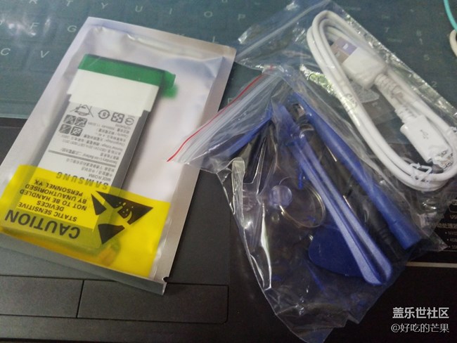 準(zhǔn)備自己動手換電池。