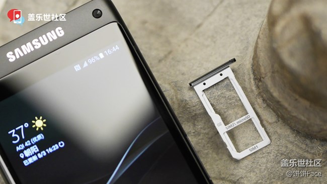 雙屏翻蓋商務(wù)旗艦機(jī)駕到 三星領(lǐng)世旗艦8圖賞 雙屏翻蓋商務(wù)旗艦機(jī)駕到 三星領(lǐng)世旗艦8圖賞