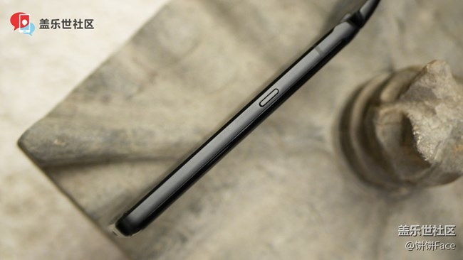 雙屏翻蓋商務(wù)旗艦機(jī)駕到 三星領(lǐng)世旗艦8圖賞 雙屏翻蓋商務(wù)旗艦機(jī)駕到 三星領(lǐng)世旗艦8圖賞