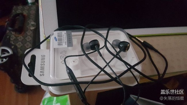 在星幣商場(chǎng)，用星幣買的水杯和耳機(jī)，到了。