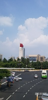 《上帝之眼》+天橋下的交通秩序井然有序