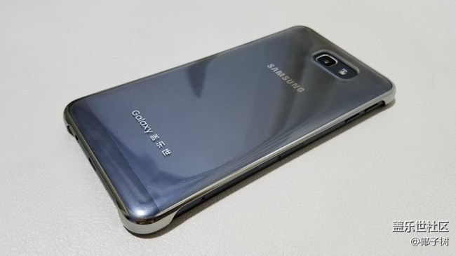 這個手機(jī)殼感覺不錯