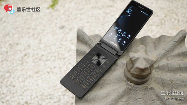 雙屏翻蓋商務(wù)旗艦機(jī)駕到 三星領(lǐng)世旗艦8圖賞 雙屏翻蓋商務(wù)旗艦機(jī)駕到 三星領(lǐng)世旗艦8圖賞