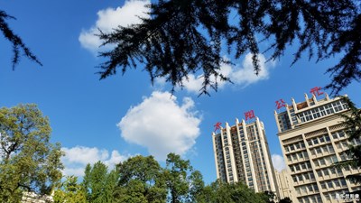 云淡風(fēng)輕的日子 +白云朵朵