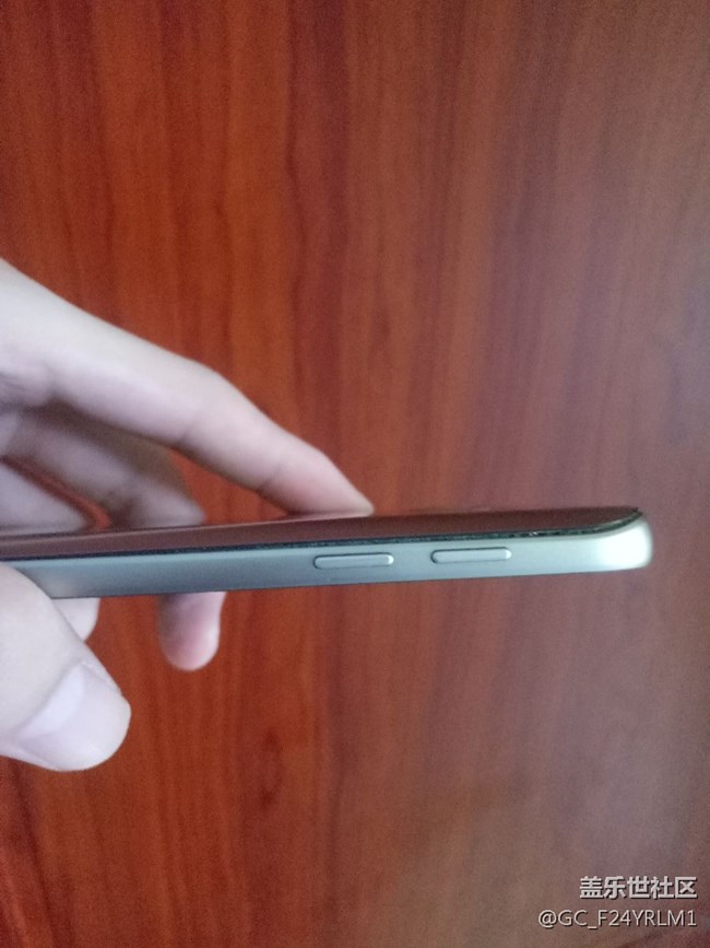 電池鼓包，有點(diǎn)慌。