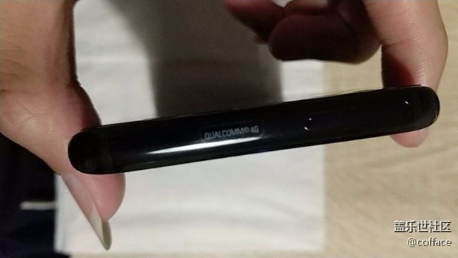 s8頂端的有個qualcomm 4g標(biāo)簽?zāi)芊袼旱? title=