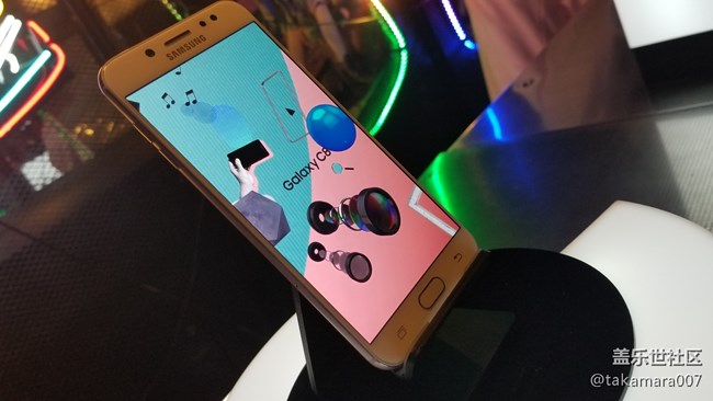 三星C8中國(guó)發(fā)布，嘻哈歌手助力燃爆全場(chǎng)