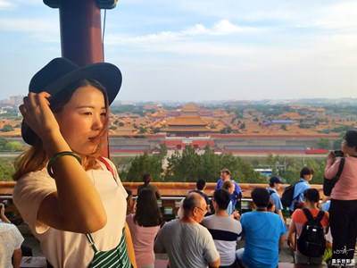 沒(méi)有色彩之秋游景山