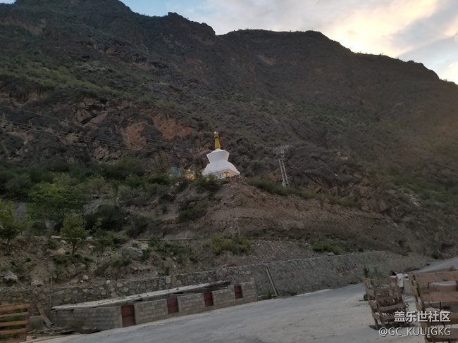 請(qǐng)大家看看用s8默認(rèn)模式拍的這張照片正常不？