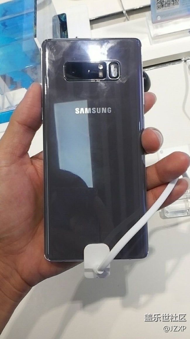 拿在手里的N8太驚艷了 !!