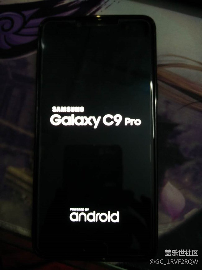 這難道也是更新后的問(wèn)題嗎？開(kāi)機(jī)LOGO都變位了？