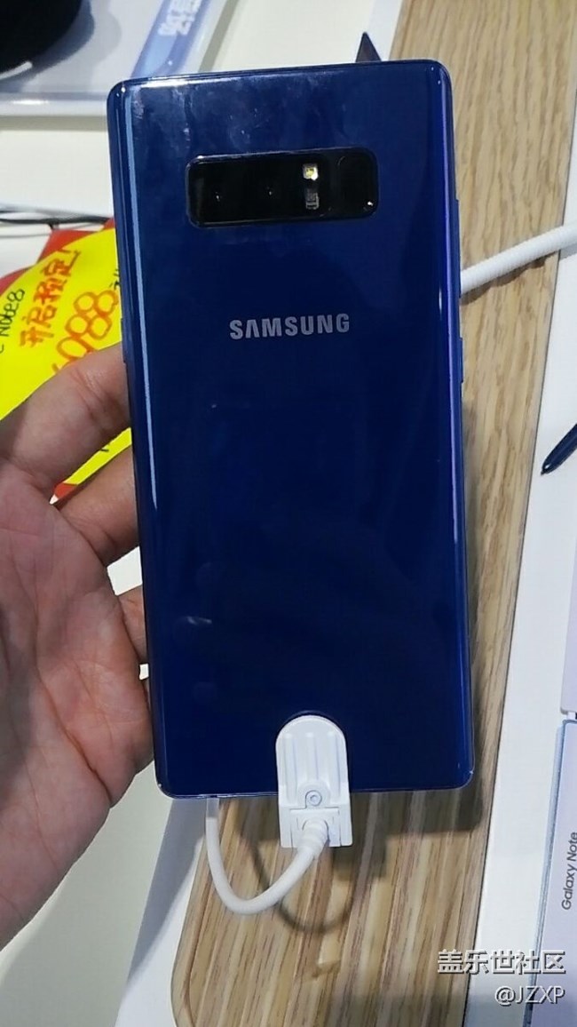 拿在手里的N8太驚艷了 !!