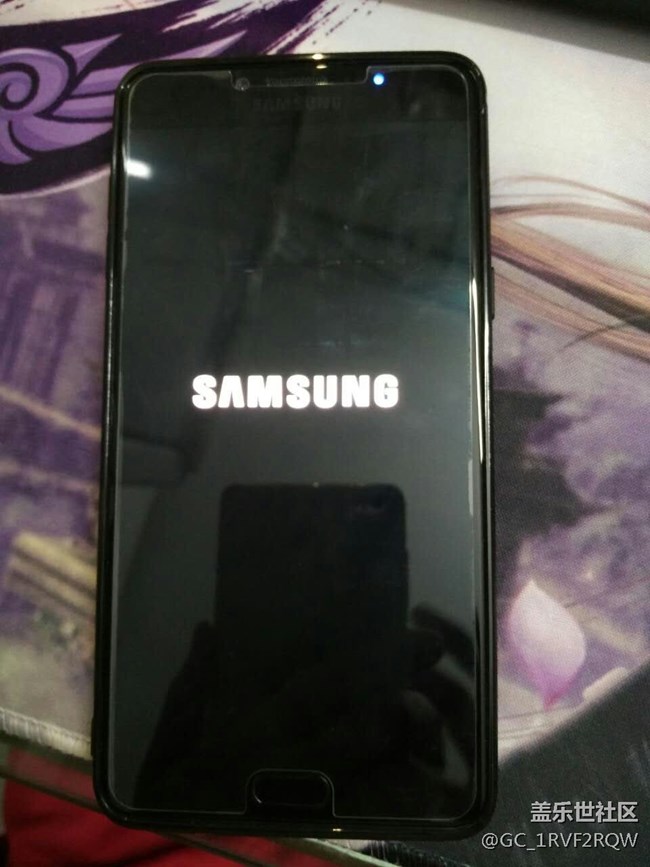 這難道也是更新后的問(wèn)題嗎？開(kāi)機(jī)LOGO都變位了？