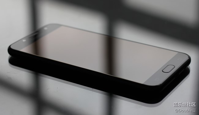 嘻哈新頑主：三星C8外觀賞析