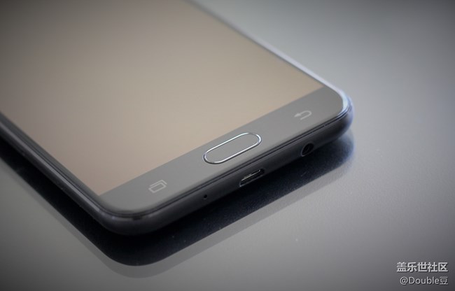 嘻哈新頑主：三星C8外觀賞析