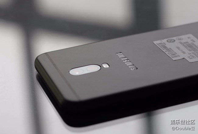 嘻哈新頑主：三星C8外觀賞析