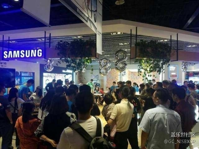 三星Note8國行發(fā)售 場面火爆蓋iPhone8 三星Note8國行發(fā)售 場面火爆蓋iPhone8