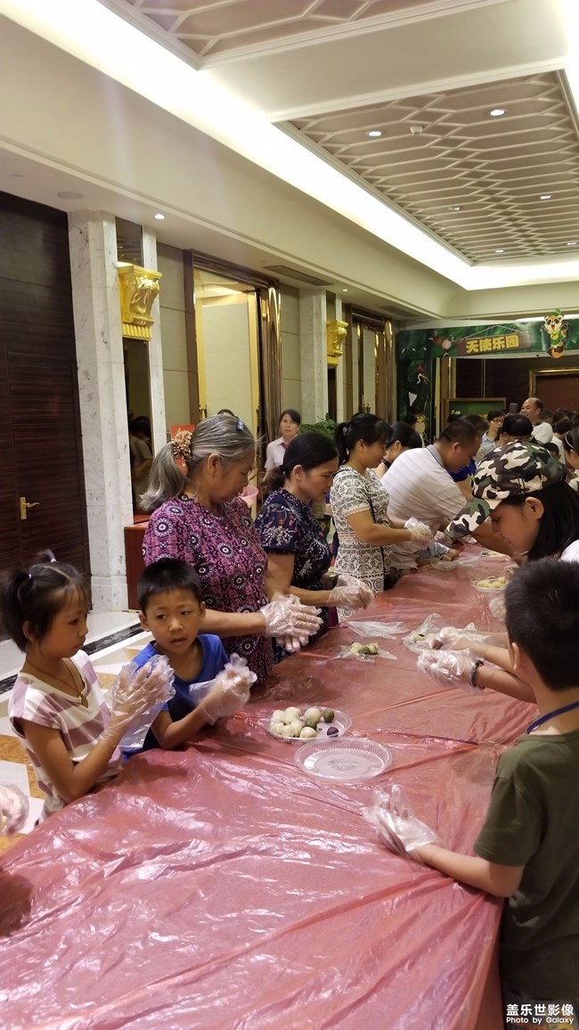 十一假期團圓季+制作月餅