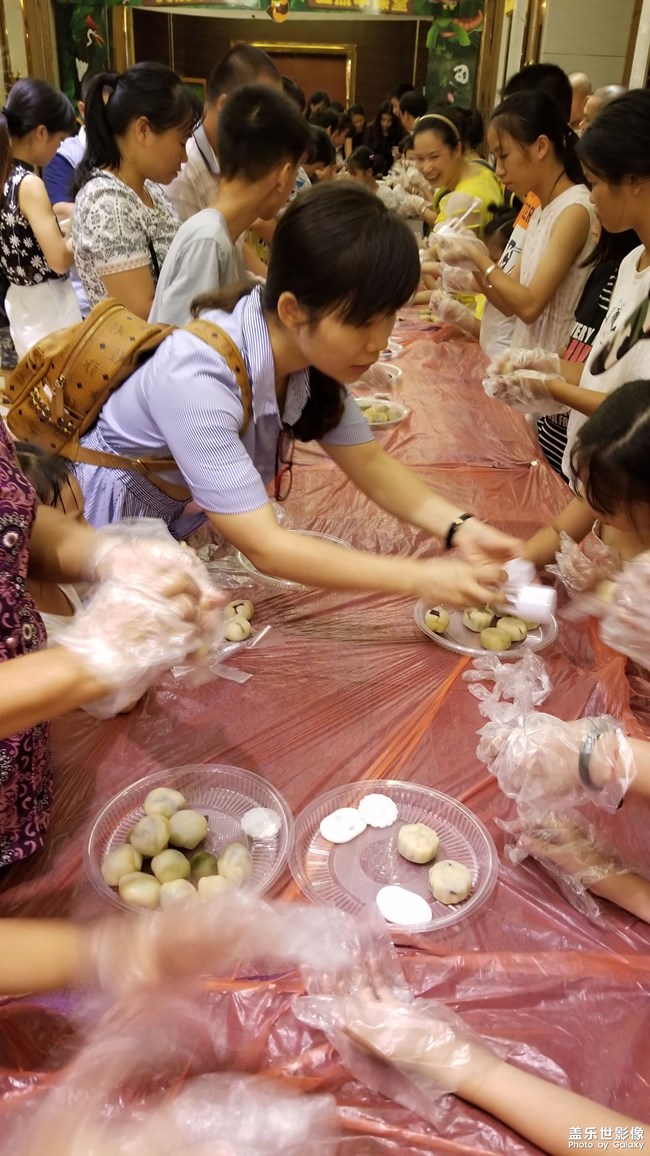 十一假期團圓季+制作月餅