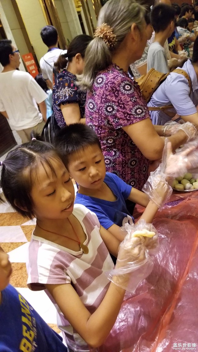 十一假期團圓季+制作月餅