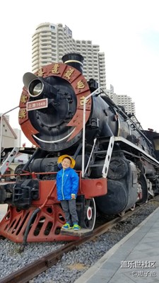 十一假期團(tuán)圓季  小火車(chē)