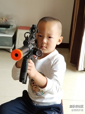 小家伙的硬漢照