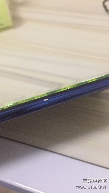 剛買的note8掉漆了。。。這是有多水，帶自帶膜的情況