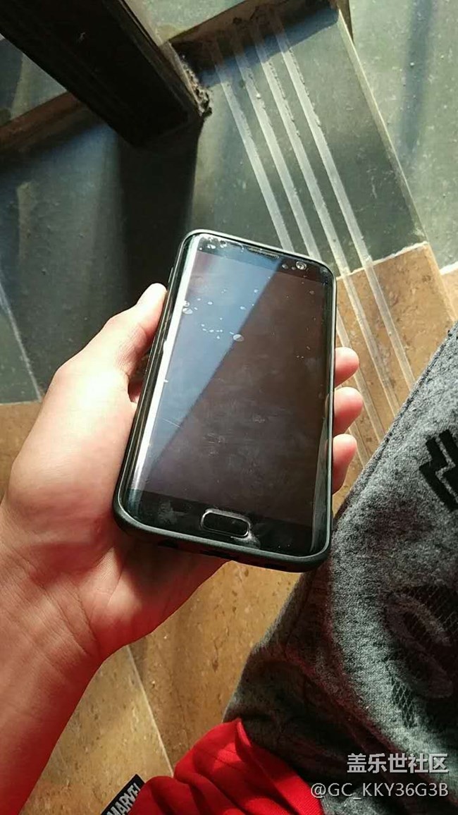 想問問屏幕這樣正常嗎？