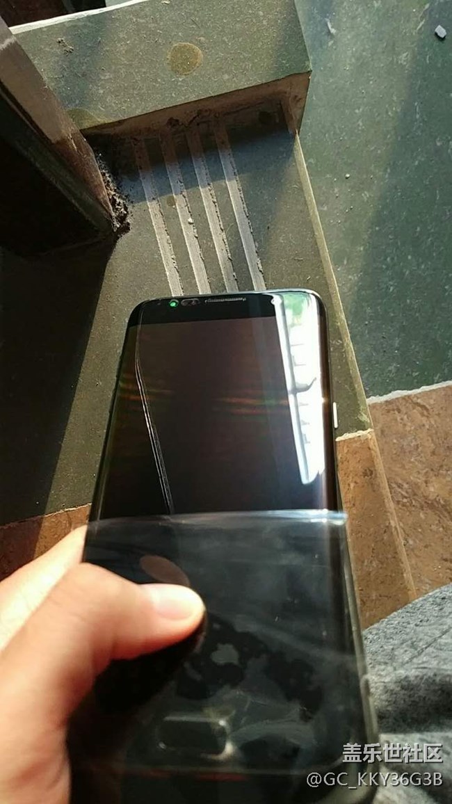 想問問屏幕這樣正常嗎？