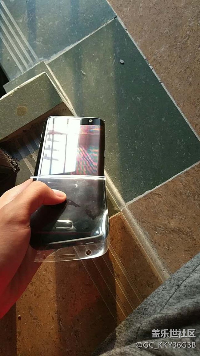 想問問屏幕這樣正常嗎？