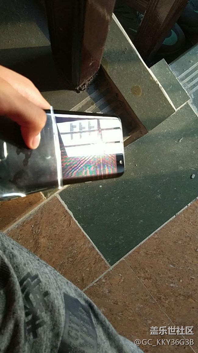 想問問屏幕這樣正常嗎？