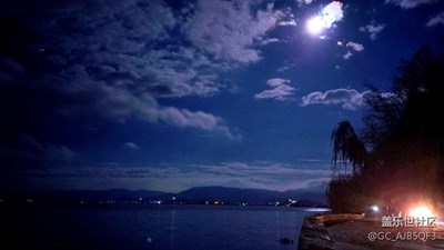 原來，夜空可以這么美。