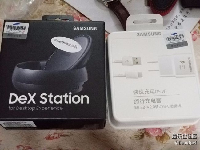 預(yù)約贈(zèng)品已到，還有額外旅行充。