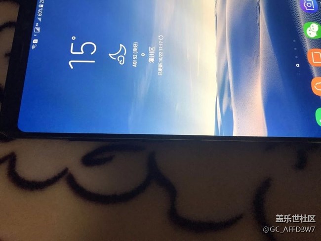 屏幕漏光，都看看吧，售后說這是正常現(xiàn)象