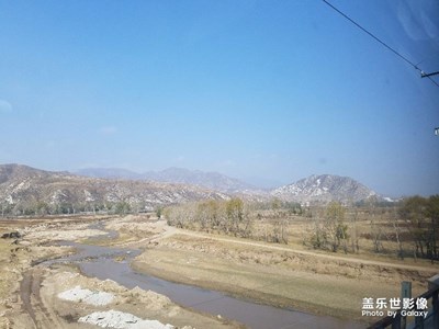 列車上拍，山川秋色