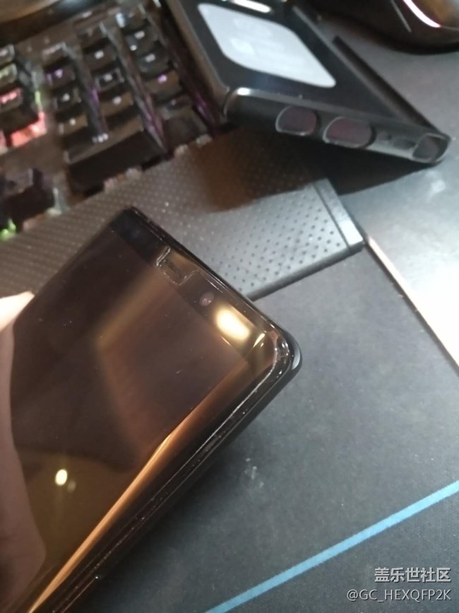 給大家分享一款全屏全貼合的真正的鋼化膜吧